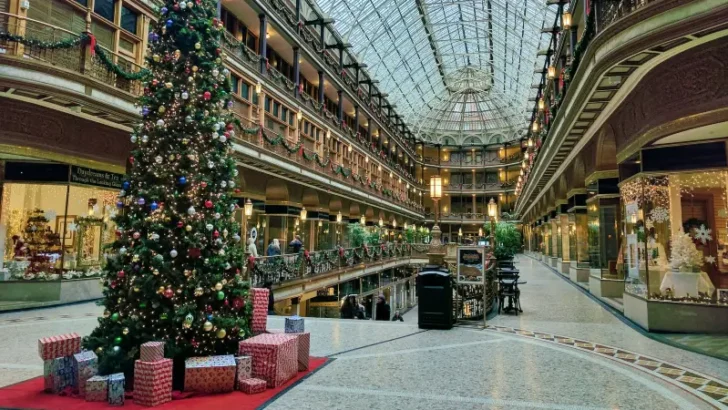 How to Streamline Your Gift Shopping This Christmas